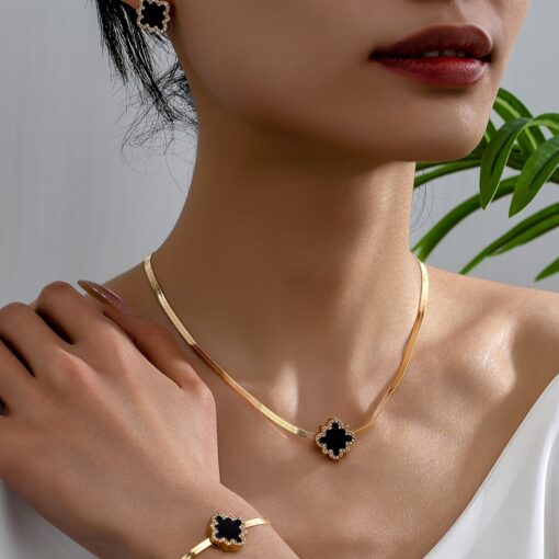 Elegant Vintage-Inspired Rhinestone Flower Jewelry Set – Necklace, Bracelet & Earrings for Women