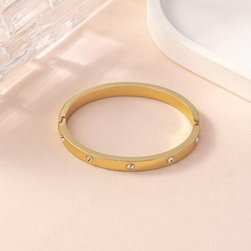 Fashionable 1 pc Middle Eastern-Inspired Snap Lock Bangle Bracelet – Versatile Iron Construction, No Plating, Ideal for Daily Wear, Vacation, Parties & Gift-Giving Occasions – Perfect Best Sister Gift